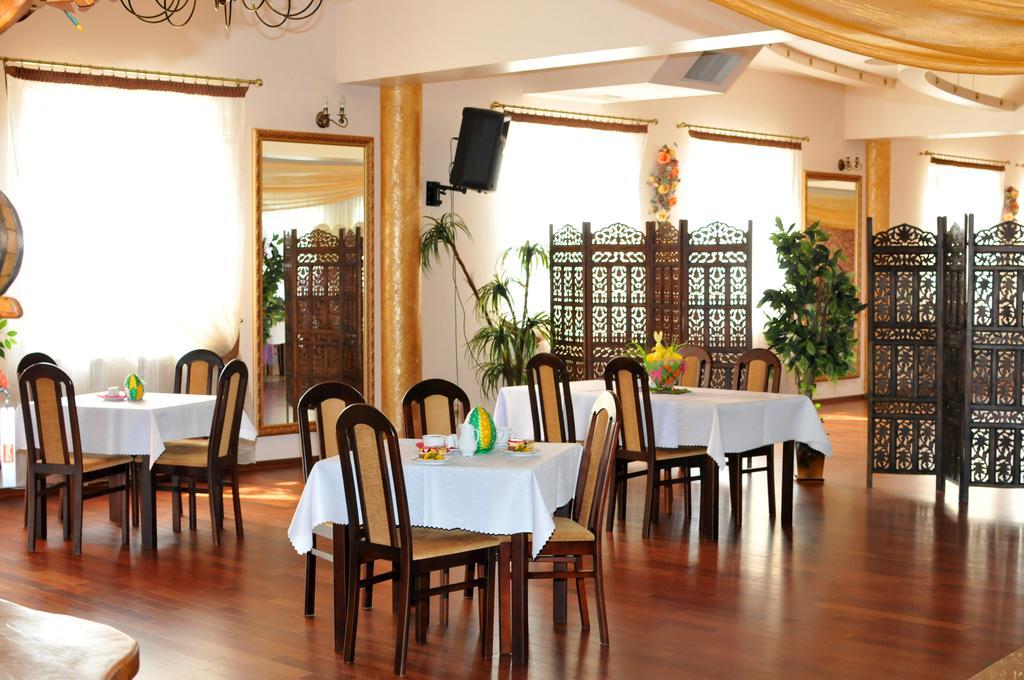 Hotel Restauracja Lorenzo Stopnica Extérieur photo